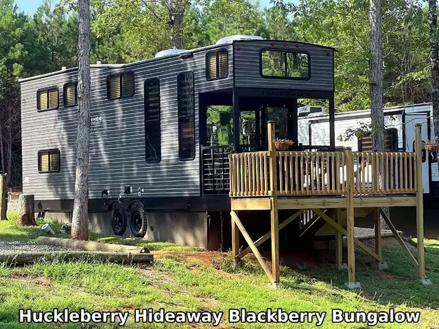 Huckleberry Hideaway Cabins & RV
