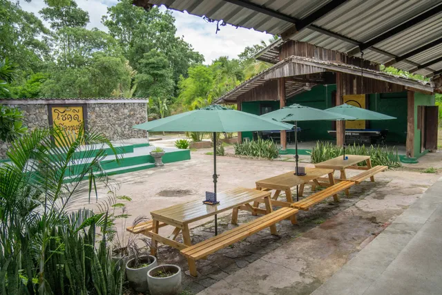 Misfits Hostel & Bar