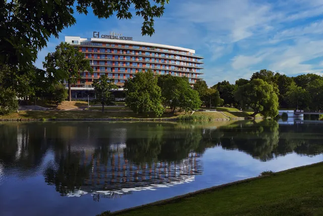 Crystal House Suite Hotel & Spa