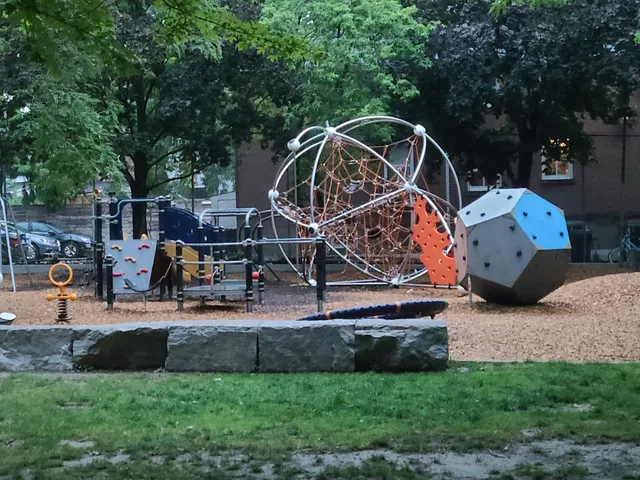 De Grassi Street Park