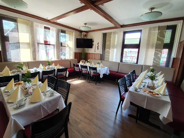 Zur Eiche Cafè * Restaurant * Bar