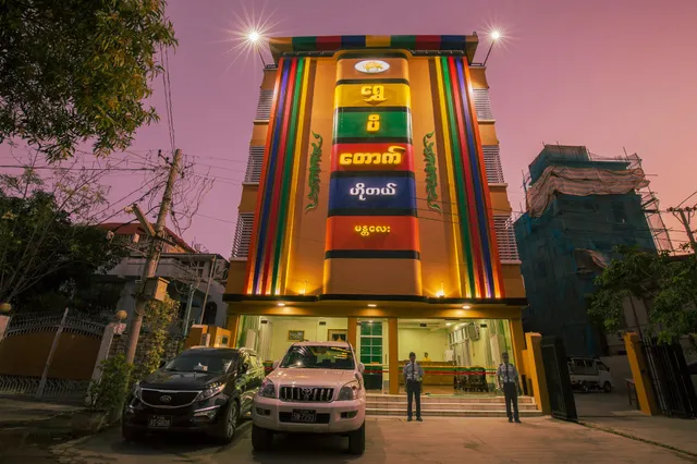 Golden Gum Kino Hotel