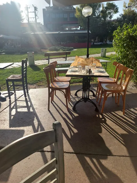 Κοκόνα Μεζεδοπωλείο