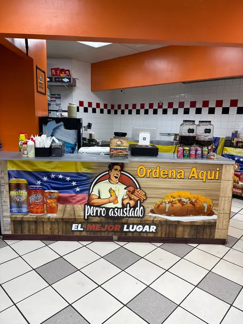 Perro Asustado ADENTRO DE LA GAS STATION // Hot Dog Venezolano // Kissimmee