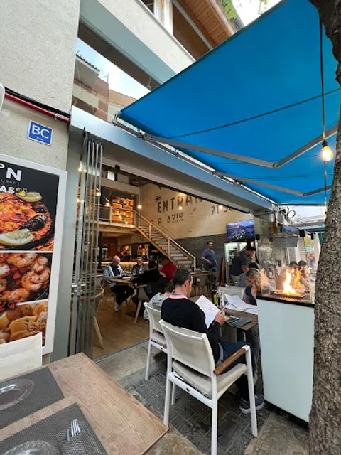 Moon Bar & Restaurant