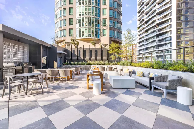 Level Vancouver Downtown - Howe