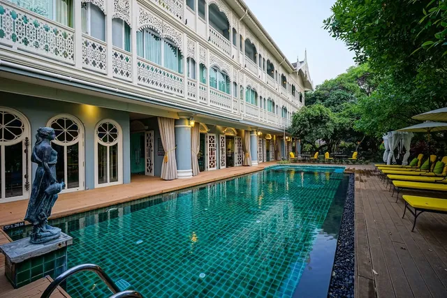 At Pingnakorn Riverside Hotel