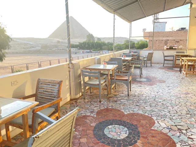 مطعم وكافيه الهضبة