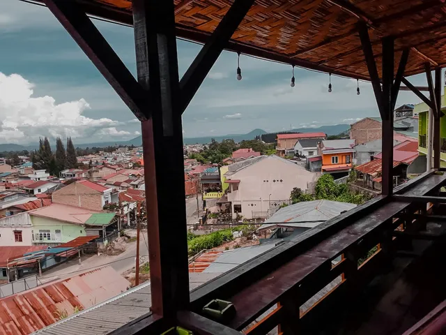 Ron's Guest House (Berastagi Backpacker Rooms)