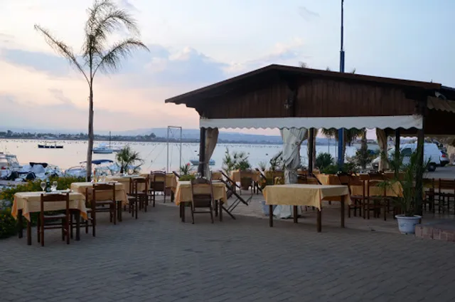 Ristorante L' Asteria Blu - Noleggio barche Pontoon Boat Siracusa