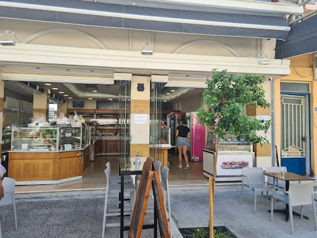 Kominatos Bakery