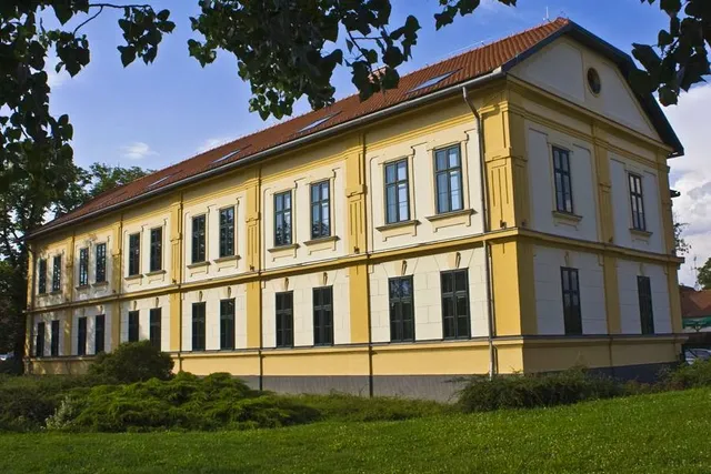 Elizabeth Superior Hotel