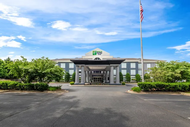 Holiday Inn Express & Suites Sylva - Western Carolina Area by IHG