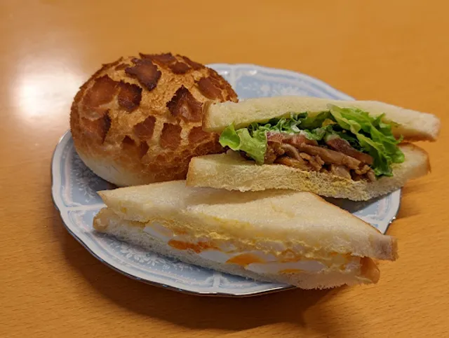 Paris Croissant Komatsu