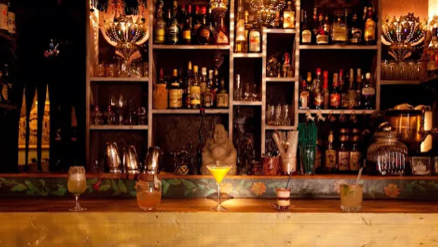 CAFE☆BAR BLOOMOON（ブルゥムーン）