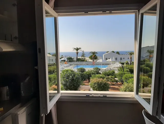 Evelyn Hotel Stavros