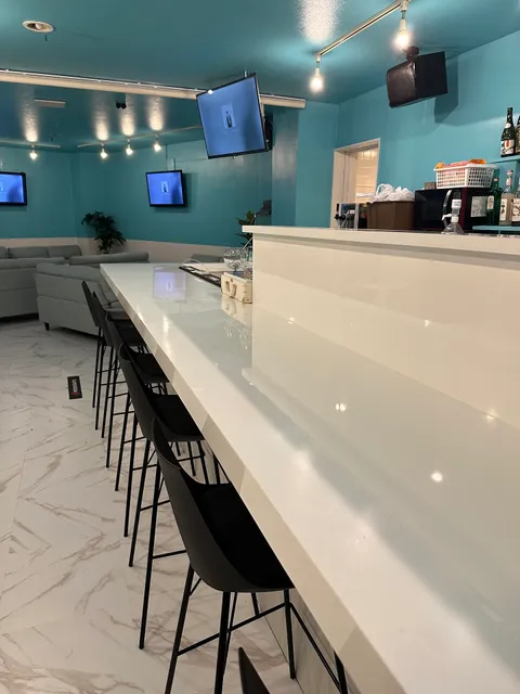 【団体貸し切りOK‼️】【持ち込み可】BAR RUSH Okinawa【バーラッシュ沖縄】