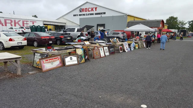 Leighty's Outdoor Flea Market