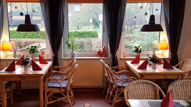 MoOoVe Restaurant & Café