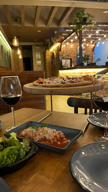 La Fontana Pizza Plaza Laurel