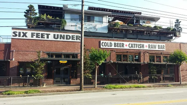 Six Feet Under Pub & Fish House - Grant Park