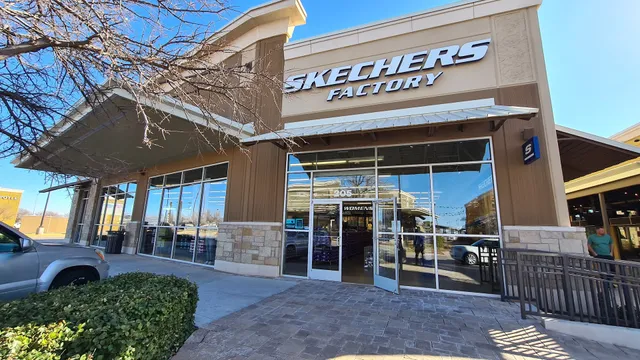 SKECHERS Warehouse Outlet