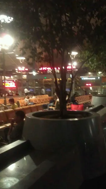 麦当劳上海南站南广场餐厅