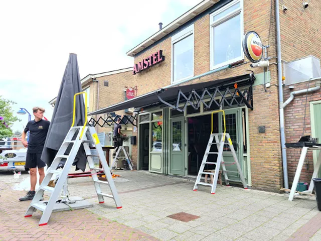 Cafe At The Neighbors