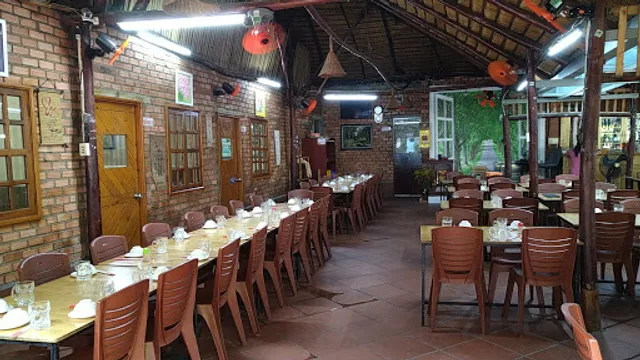 Hoa Sữa restaurant