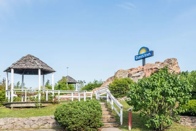 Columbus Grand Hotel & Banquet Center