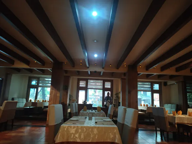 Yellow Table Restaurant