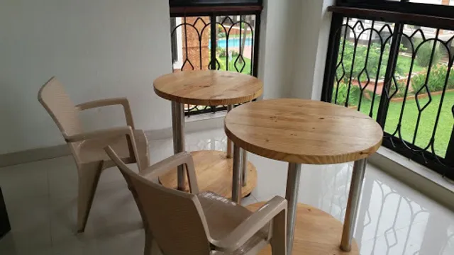 Garden Jolly Bar & Restaurant