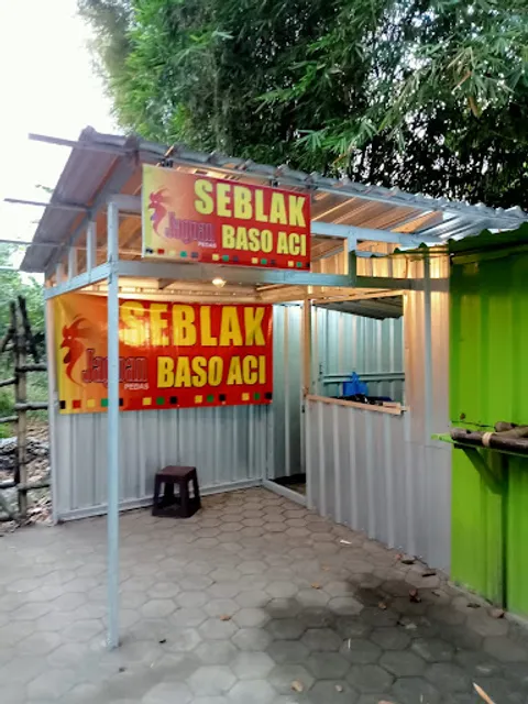 Seblak Jagoan dan Baso Aci