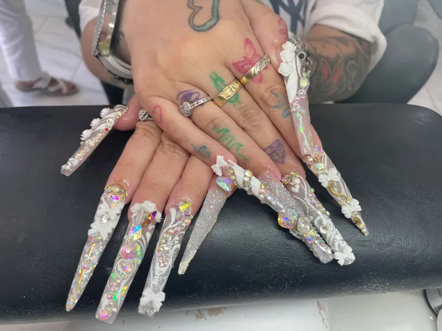 New Funny Nail Salon