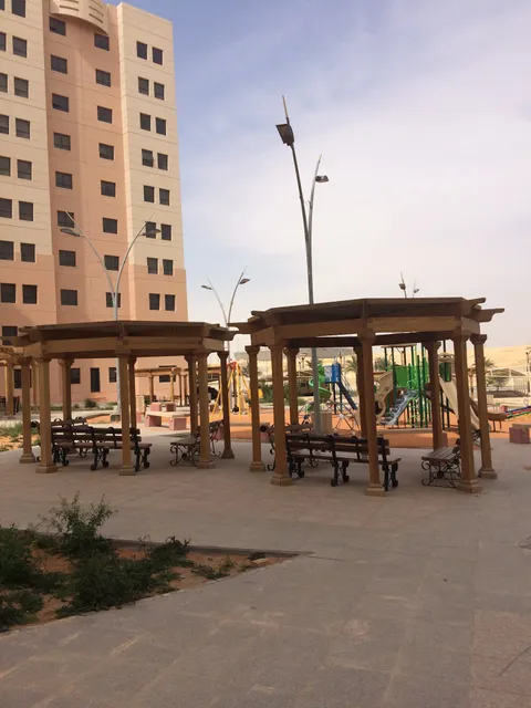 حديقة وملاعب أطفال