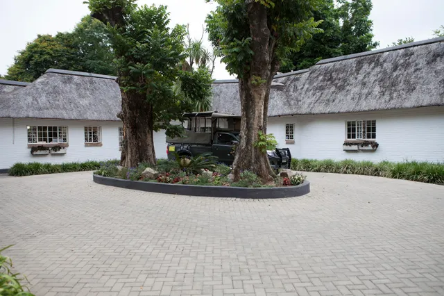 Seringa Lodge & Safaris