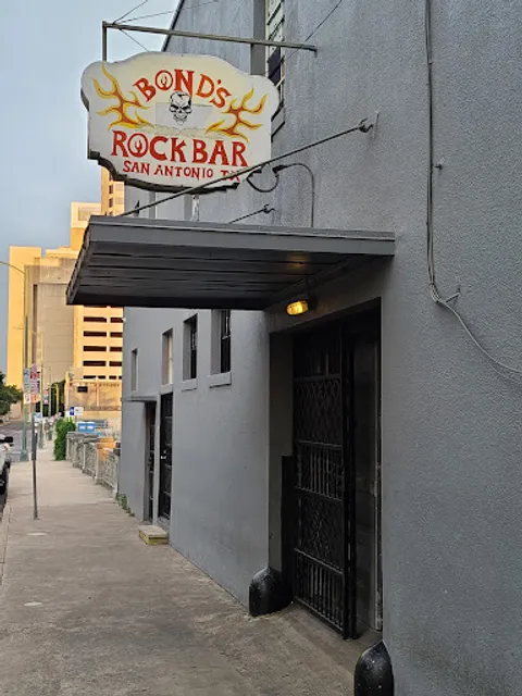 Bond’s 007 Rock Bar