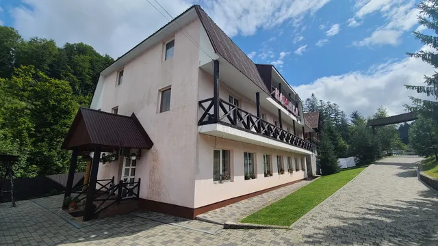 Готельно-ресторанний комплекс "Наташка"