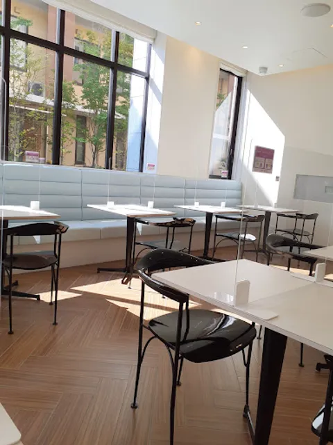 スイーツ・パン SHOP&CAFE T's Miyabi (京都製菓製パン技術専門学校)