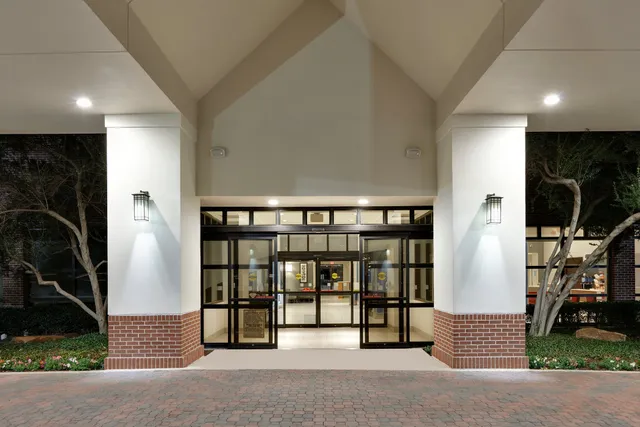 Holiday Inn Express & Suites Irving Conv Ctr - Las Colinas, an IHG Hotel