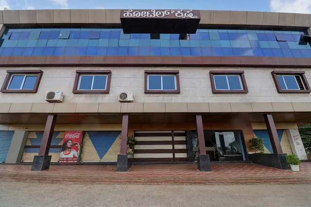 OYO 30492 Hotel Sri Krishna