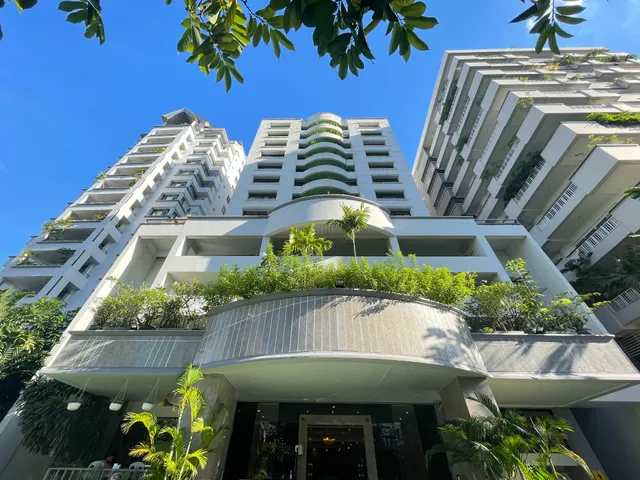 Yellow Ribbon Hills Executive Mansion