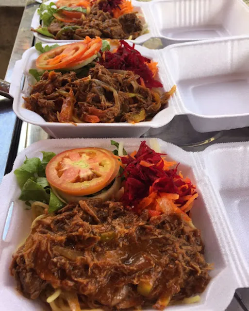 BUCHO CHEIO MARMITAS