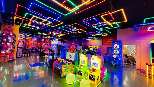 Masti Zone | Old Faridabad Metro Station | Bowling | Trampoline | VR Games | Arcades | Kids games | Rides