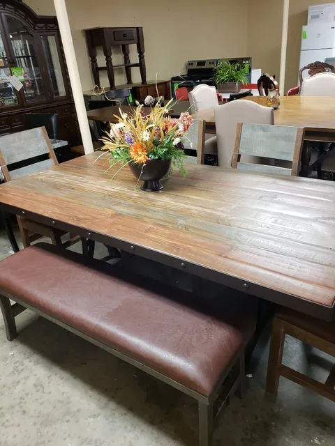 Harold's Discount Furniture