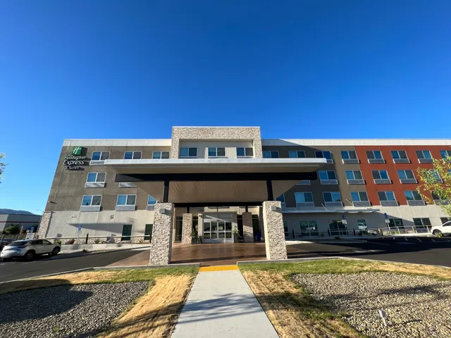 Holiday Inn Express & Suites Ukiah by IHG