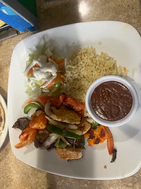El salvadoreño restaurant