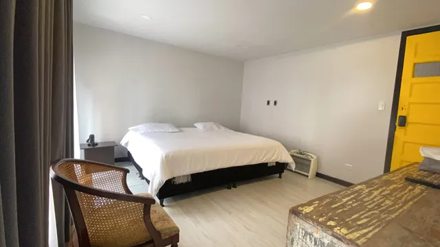 Fardo Hotel Autónomo en Bogotá | Zona T | Recepción Digital 24H