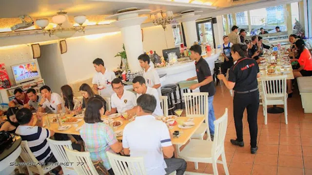 Laytrang 2 restaurants