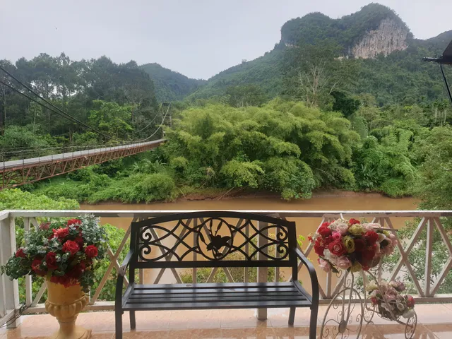 ร้านอาหารเคียงคลองเขื่อนรัชชประภา